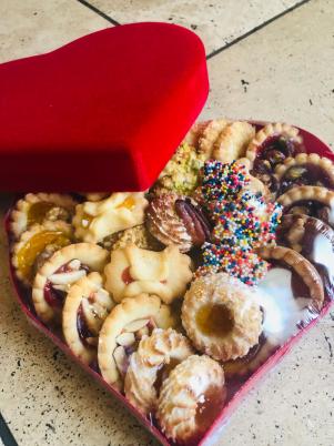 1lb Cookie Assortment Heart Box Image #369